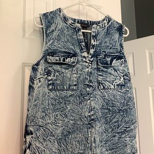 NEW - Women’s Acid Wash Denim Dress w/ 4 Pockets!